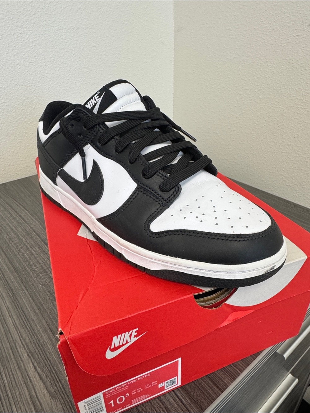 Nike Men’s Panda Dunks size 10.5
